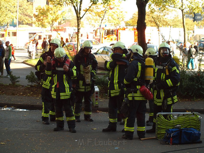 Feuer 3 Koeln Chorweiler Liverpoolerplatz P109.JPG